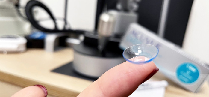 Kontaktlinsen probieren bei Optik Meyer